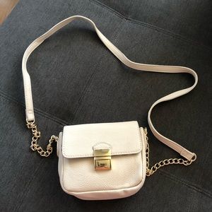 Small crossbody bag w/ gold front buckle lock